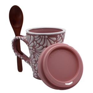 Taza de Café de Talavera, Taza de Té con Tapa de Silicona en Cuchara de Madera Pintada a Mano 10 oz