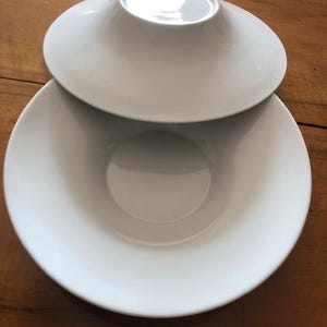 LARGE DEEP DISH in white porcelain