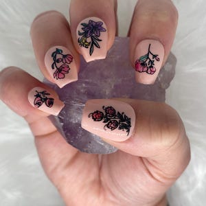Press-on floral watercolor gel nail set