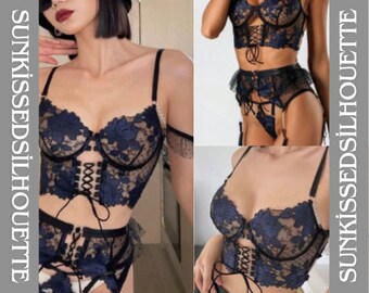 Front Krawatte Floral bestickte schiere Mesh-Spitze-Bügel-Lingerie-Set, verbunden Metallkette Strumpfband Gürtel