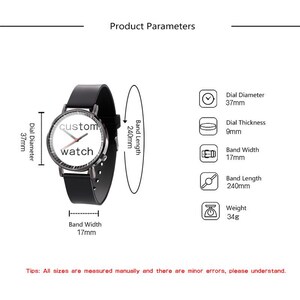 Pode incluir: Um rel&oacute;gio de pulso preto com mostrador branco e o texto custom watch. As especifica&ccedil;&otilde;es t&eacute;cnicas incluem um di&acirc;metro de mostrador de 37mm, espessura de 9mm, largura de pulseira de 17mm, comprimento de 240mm e um peso total de 34 gramas.