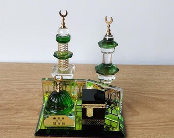 Recuerdos clásicos de La Meca y Medina: exhibición de adornos modelo de Al-Kaaba, An-Nabawi y la torre del reloj