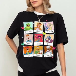 Camiseta con globo y foto Polaroid de los personajes de los Muppets, camiseta con vaso de precipitados de los Muppets, Kermit, Fozzie, Piggy y Gonzo, camiseta a juego de Disneyland