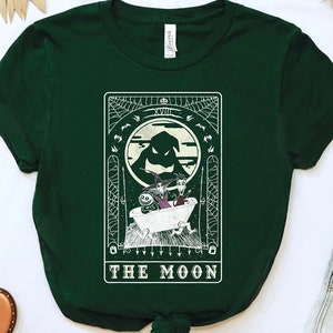 Alptraum vor Weihnachten Der Mond Karte Komfortfarben Halloween-Shirt, Oogie Boogie Bash, Schloss Schock Barrel Passende Disney Familien-Shirts