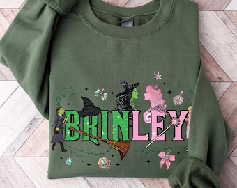 Camiseta con nombre personalizado y colores cómodos de la película Wicked, camiseta de Elphaba y Glinda, camiseta a juego de Magic Kingdom Disneyland, camiseta de regalo de cumpleaños