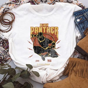 Retro Marvel Schwarzer Panther Wakanda für immer Komfort Farben T-Shirt, Familie passende Disney Shirts, BTW Epcot Freizeitpark Disneyland Shirt