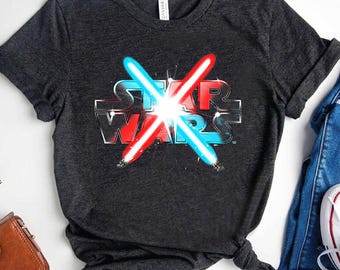 Koszulka Star Wars The Clone Wars Lightsaber Dueling Comfort Colors, Galaxy's Edge Disneyland Family Vacation Shirt, koszulka upominkowa dla fanów Star Wars