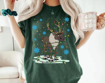 Disney Frozen Sven Reindeer Christmas Light Snowflakes Comfort kleuren T-shirt, Mickey's Very Merry Xmas-T-shirt, Disneyland kerstshirt