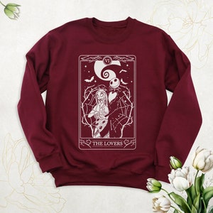 Camiseta de colores cómodos con la carta del tarot de Jack y Sally, los amantes de Pesadilla antes de Navidad, camiseta de fiesta de Halloween de Oogie Boogie Bash de Disneyland