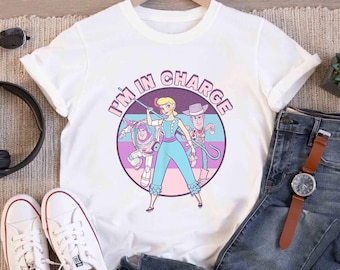 ディズニー トイストーリー リトル・ボー・ピープ I'm In Charge コンフォートカラー Tシャツ、マジックキングダム ディズニーランド ファミリーバケーションシャツ、WDW エプコット テーマパーク