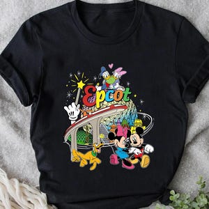 Vintage Disney Mickey und Freunde Epcot Freizeitpark Komfortfarben T-Shirt, Mickey Minnie Donald Daisy Pluto T-Shirt, Disney Epcot Trip Shirt