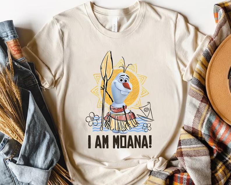 a t - shirt that says i am moan on it