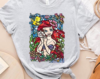 Disney die kleine Meerjungfrau Stained Art Prinzessin Ariel Portrait Comfort Farben Shirt, Magic Kingdom Disneyland Urlaub, Geburtstagsgeschenk Tee