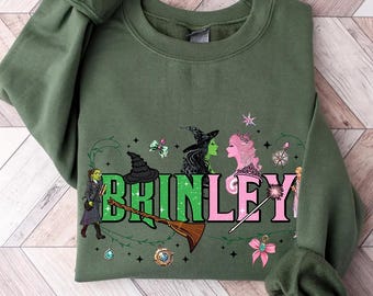 Koszulka z niestandardową nazwą Wicked Movie Comfort Colors, koszulka Elphaba i Glinda, pasująca koszulka Magic Kingdom Disneyland, koszulka z prezentem urodzinowym