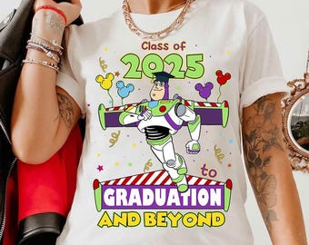 Maßgeschneiderte Toy Story Buzz Lightjahre zur High School und darüber hinaus T-Shirt, Disney Abschluss Reise T-Shirt, Klasse von 2025 Graduate Tee