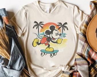Camiseta retrô Comfort Colors Classic Mickey Mouse Beach Skateboarding, camiseta Disney Mickey e amigos, camiseta Disneyland Family Vacation