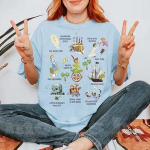 Disney Peter Pan Dinge in Nimmerland Komfort Farben T-Shirt, Kehrt zu Nimmerland Magic Kingdom Disneyland Urlaub Shirt, Geburtstagsgeschenk Tee