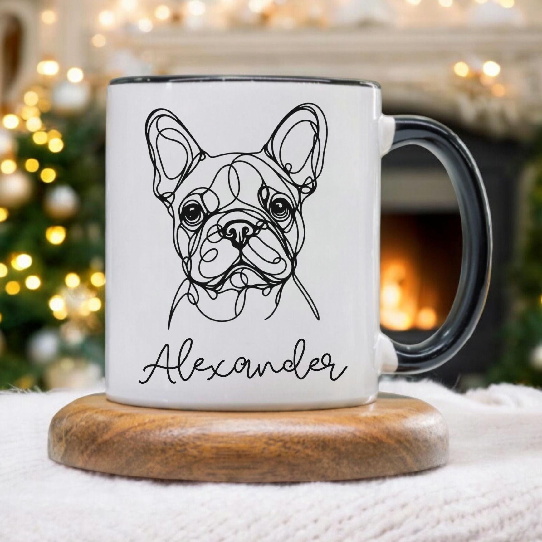Lindo perro toro francés con un hueso. dibujo a tinta en blanco y negro