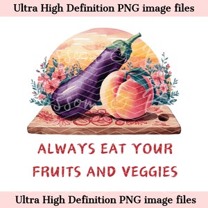 Può includere: Un'illustrazione ad acquerello di una melanzana e una pesca su un tagliere di legno con fiori rosa. Il testo "MANGIA SEMPRE LA TUA FRUTTA E VERDURA" è scritto sotto l'immagine.