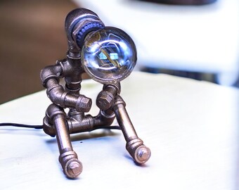 Lampe robot industrielle de l'homme à la pensée industrielle | Lampe de table rétro steampunk Pipe Man | Lampe Edison vintage | Ampoule à filament | Déco homme des cavernes