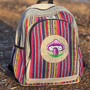 Grand sac à dos unisexe en chanvre de l'Himalaya naturel, népalais, hippie bohème et durable, broderie de champignons mignonne