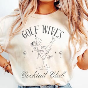Golf Frauen Social Club Shirt Golf Frau T-Shirt Golf Shirt für Frauen Martini Golf Grafik T-Shirt Lustiges Golf Shirt für sie Golf Geschenk für Frauen