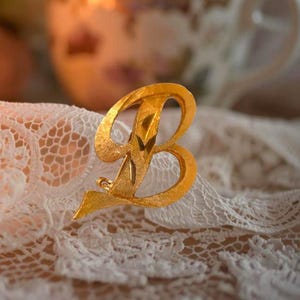 Vintage 1960er Jahre Mamselle Gold Tone Script Buchstabe B Brosche, Braut etwas alte Initiale Pin