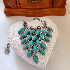 Turquoise-Colored Layered Pendant Necklace, Bohemian Chic, Adjustable Length, Vintage Jewelry, Versatile for Any Style and Occasion