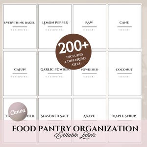 Könnte beinhalten: Druckbare Etiketten für die Speisekammer-Organisation mit einem braunen Kreis, auf dem "200+ Enthält 4 verschiedene Größen" steht. Die Etiketten sind weiß mit schwarzem Text und beinhalten Namen wie "Alles Bagel", "Zitronenpfeffer", "Rohzucker", "Rohrzucker", "Cajun", "Knoblauchpulver", "Puderzucker", "Kokosnusszucker", "Gewürzsalz", "Agave" und "Ahornsirup".