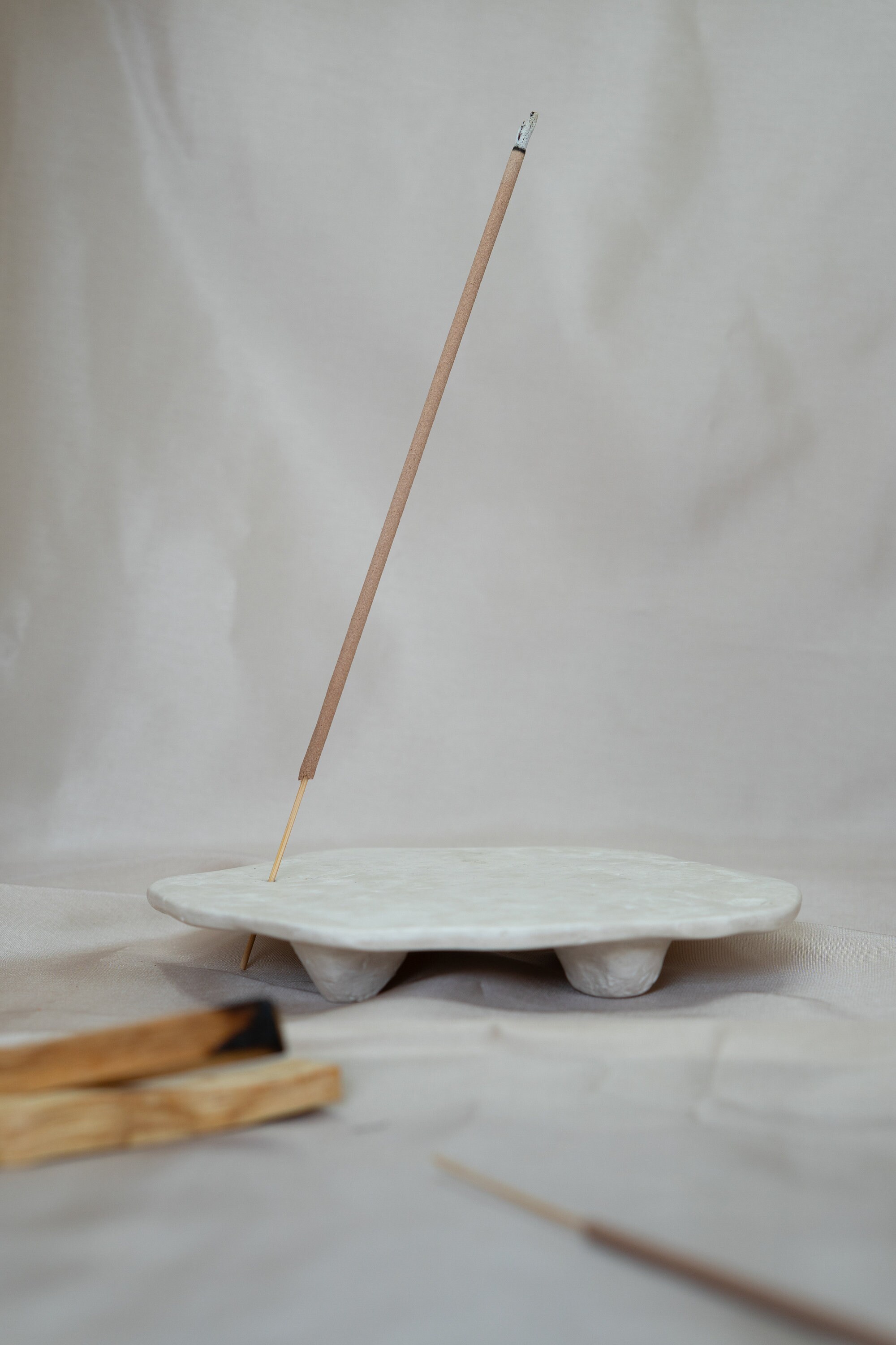 Holzlotus Räucherstäbchenhalter Aus Walnuss - Mit Ascheschale Für Meditation