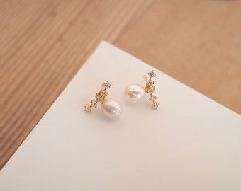 Classic Pearl & Crystal Studs