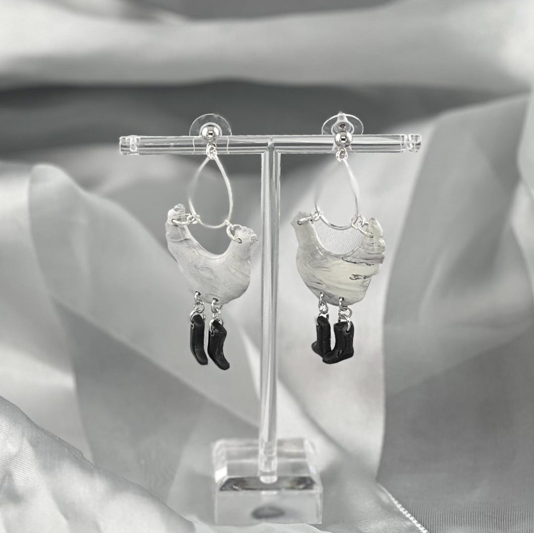 Funky Mrs Chicken Orecchini Pendenti A Forma Di Pulcino Con Stivali Glitterati, Donna E Ragazza