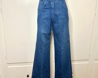 Vintage 70s Bell Bottom Wide Leg Blue Denim Jeans Short