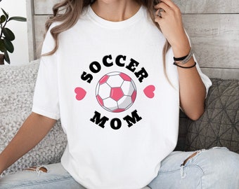 T-shirt de maman de football, imprimé ballons et coeurs roses, chemise aux couleurs confortables, cadeau pour la fête des mères, cadeau chemise de maman de football