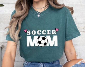 T-shirt de maman de football, conception de ballon et de coeurs, T-shirt de couleurs confortables, cadeau pour la fête des mères, cadeau de chemise de maman de football