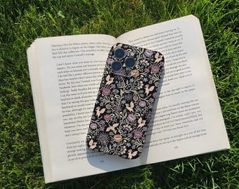 読書好きのためのスマホケース ドラゴンファンタジー花柄、読書好きの女の子へのギフト iPhone 17 16 15 14 13 12Pro Max、Samsung Galaxy S25 S24 S23Ultra対応