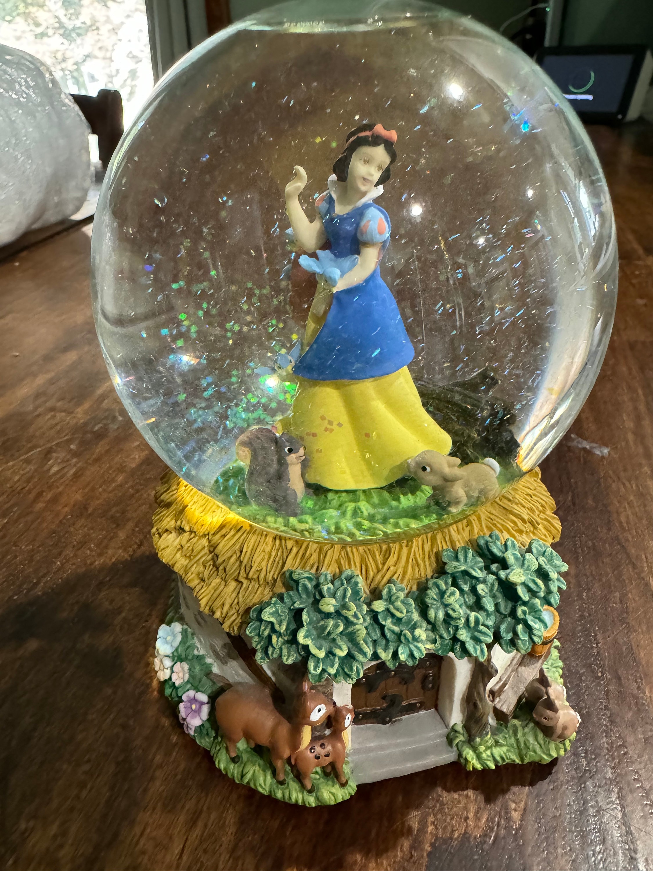 2000 Era Enesco Snow White Whistle While You Work Musical Snow