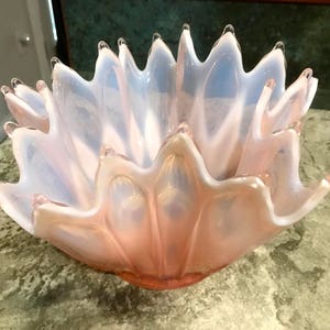 Vintage Fostoria Art Glass Heirloom Pattern Rose Or Pink Opalescent Center Bowl