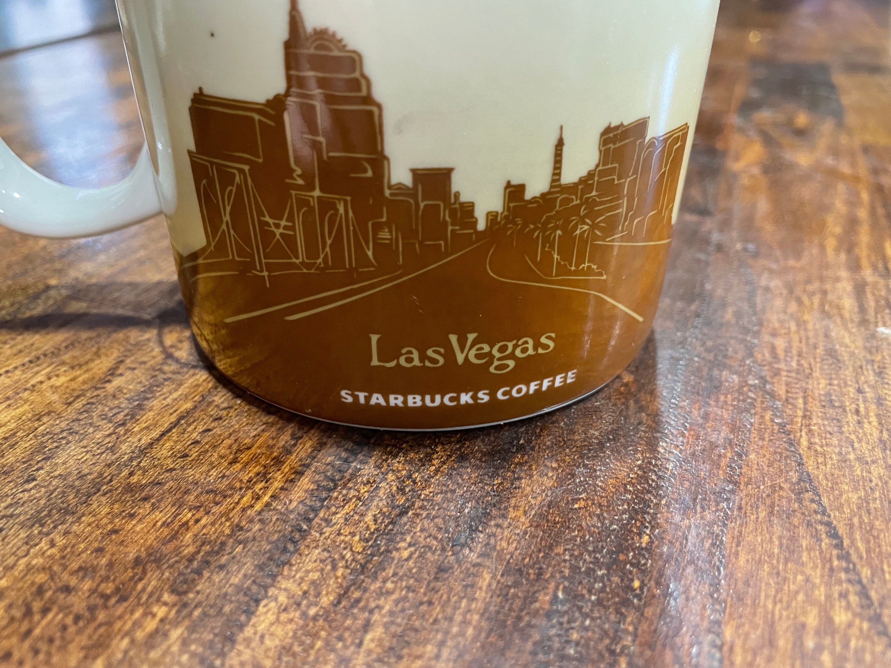 Grand Mug Starbucks Vegas 2011 - Édition Collector Las Vegas - 473ml - Bon état