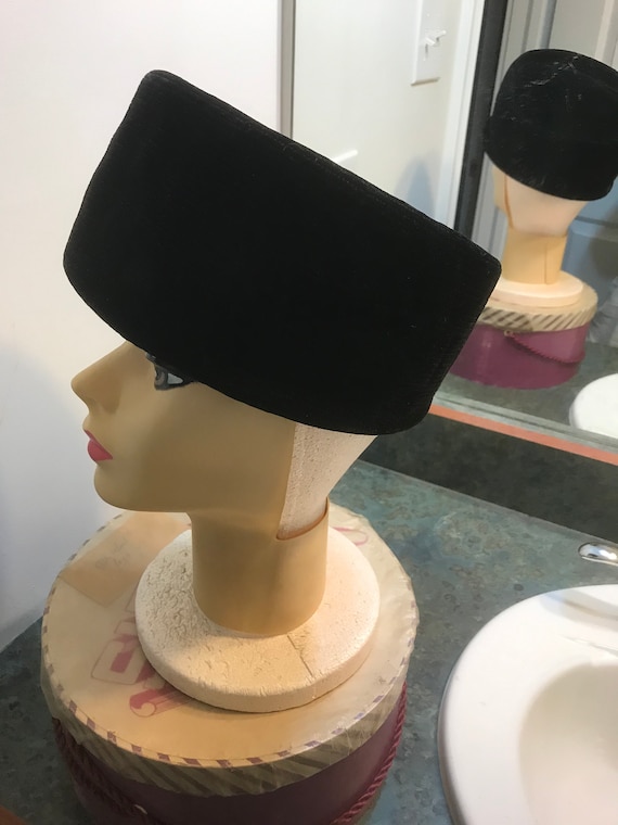 Vintage Lecie Black Velvet Pill Box Hat