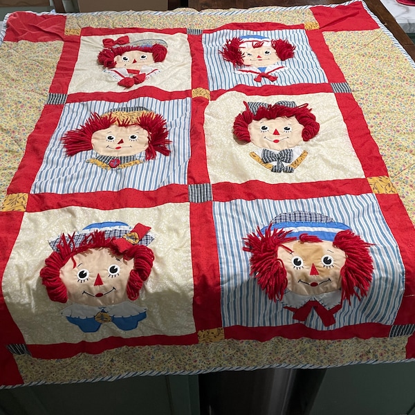 Vintage Applause Raggedy Ann and Andy 3D Doll Faces Quilt 51 X 45