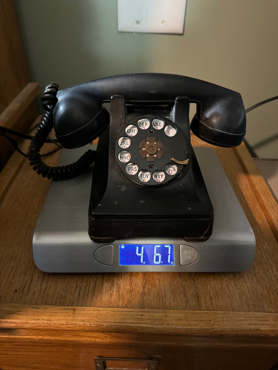 Téléphone Ancien En Bakélite Noir - 1945 - Fonctionnel - Objet Vintage