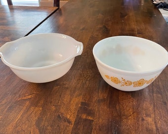 1960's Pyrex 1.5 QT White w/ Butterfly Gold Mixing Bowl No 402 Plus Bowl with Handles