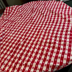 1950&#39;s Red Oval Tablecloth Floral Plaid Gingham Design