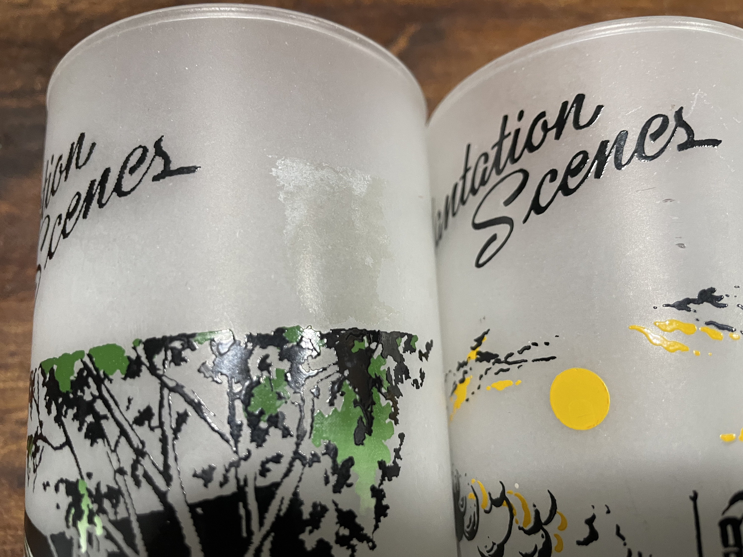 未使用・未開封　DREIMILLIONEN/AUS GLAS UND WEIN Vintage Houze Art Glass White and Gold Mid Century Paisley