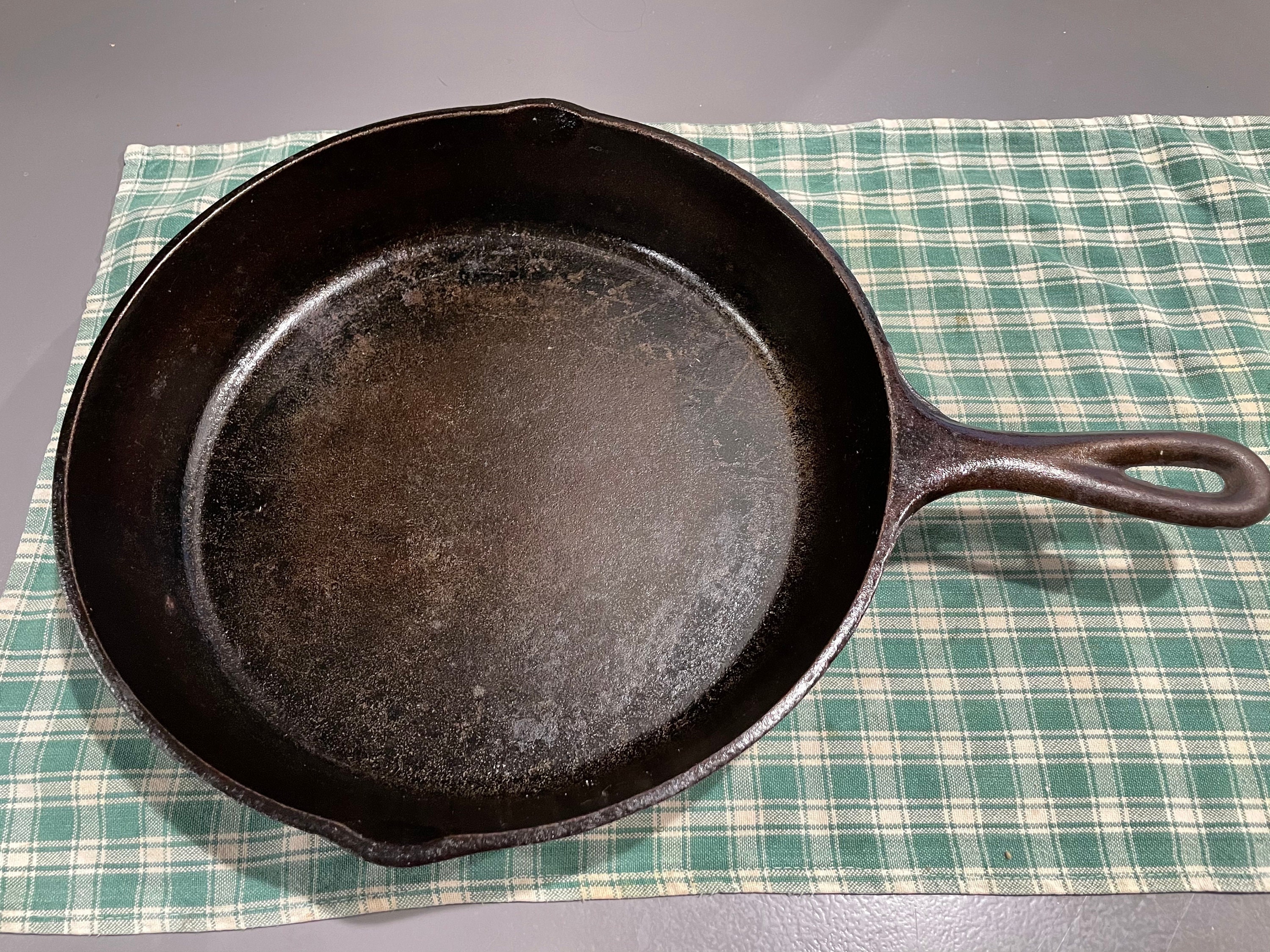 3 Notch Lodge SK No. 8 D Cast Iron Skillet W/ Heat Ring Made 3 Notch Lodge SK No. 8 D Cast Iron Skillet W/ Heat Ring Made