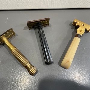 1930&#39;s Qty of 3 Safety Razors Bakelite Handles Gilette, Shick, Segal