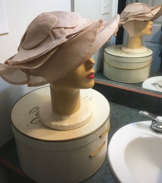 Vintage 1950's Jodi Pinkish Tan Flower Petal Desig