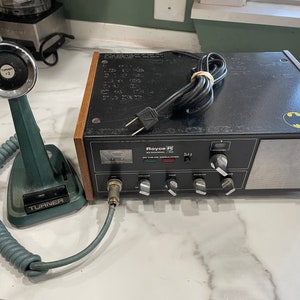 Royce 23 Channel T-28 C B RADIO Base Station Plus a Turner +2 Microphone From An Estate