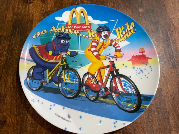 McDonald's ヴィンテージ キャラクター ミニフラッグ セット Vintage Mcdonalds Ronald and Grimace Riding Bicycles Melmac Plate